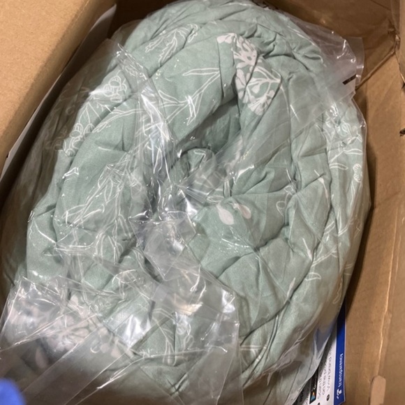 Elegant Green Floral Bedding Set - Picture 3 of 3